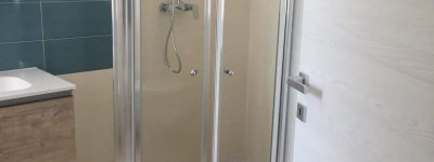 Box doccia con porta a saloon